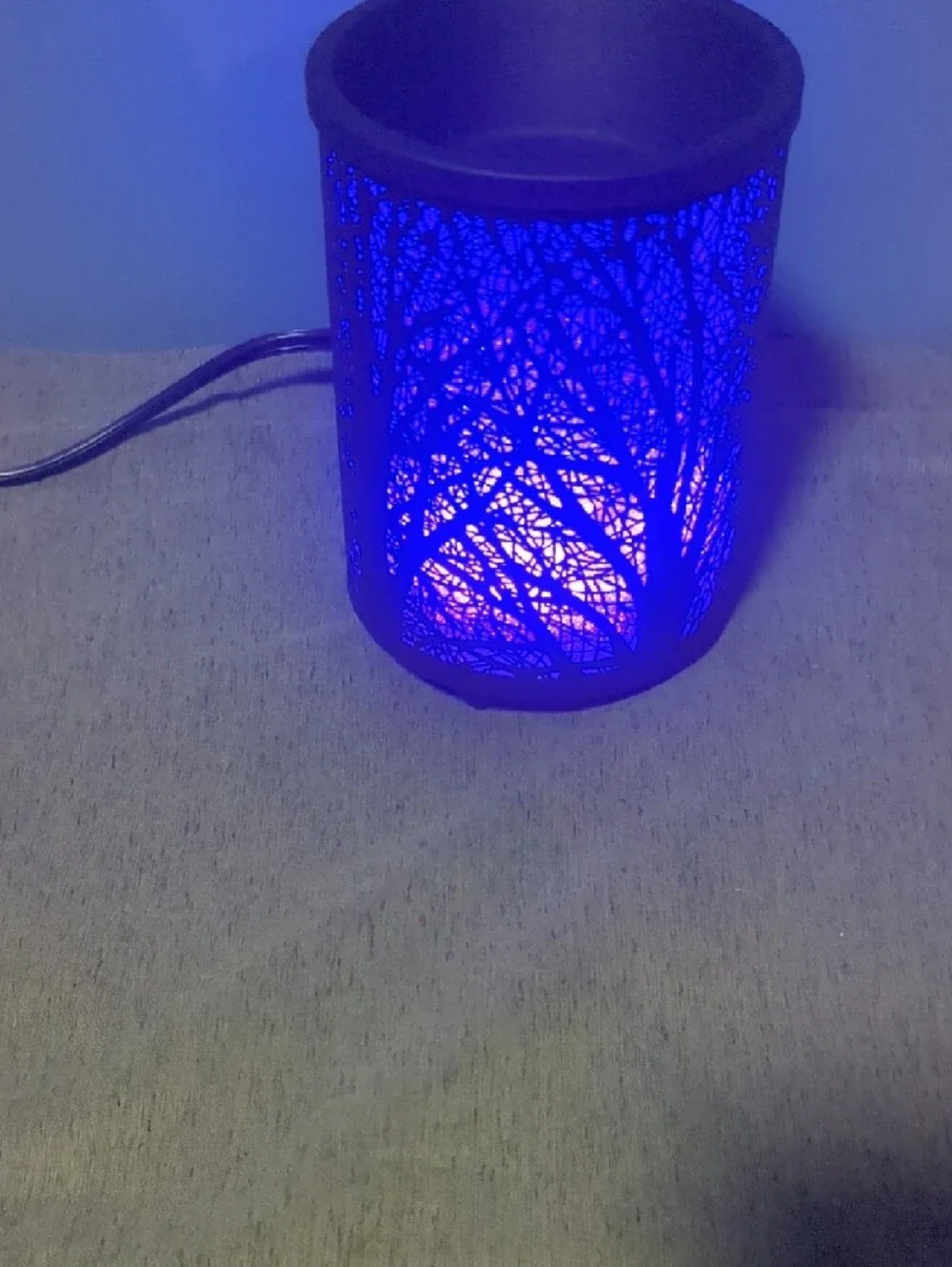 Black Tree-Pattern Electric Wax Warmer with Red Glow